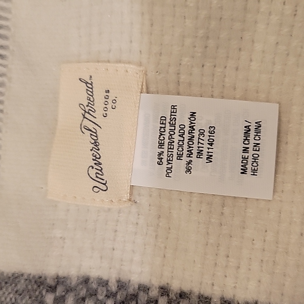 Target Universal Thread Scarf - Picture 2 of 3